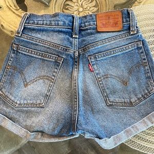 SOLD — HIGH WAISTED DENIM LEVIS SHORTS